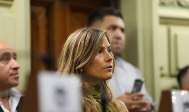 “El espacio público es de los vecinos”: Ximena García junto a otros legisladores trabajan en una ley provincial para prohibir los cuidacoches