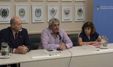 Los docentes dicen que “corre riesgo el inicio de clases y “se va a profundizar el conflicto si el gobierno no convoca a paritaria”