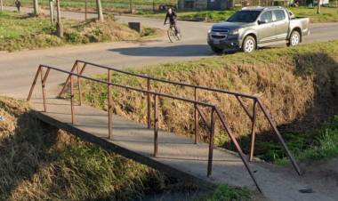Se presentaron dos ofertas para la construcción de puentes peatonales en Aristóbulo del Valle