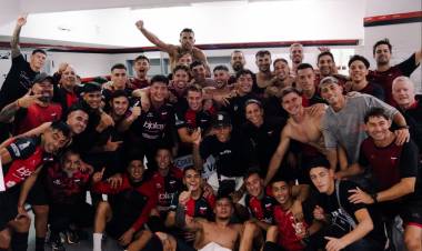 Colón sacó a relucir su chapa de gran candidato ante Racing de Córdoba y sueña en grande