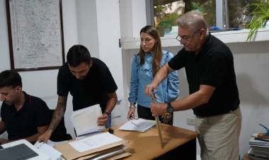 El Gobierno Provincial abrió ofertas para la compra de 10 retroexcavadoras destinadas al mantenimiento de rutas santafesinas