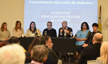 Agustín Rossi cerró en Mendoza el lanzamiento del ciclo “Estrategias para la reconstrucción de la Patria”