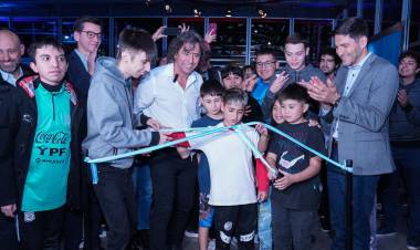 Pullaro participó en Rosario de la inauguración de la muestra de fotos de Messi y lo destacó como ejemplo dentro y fuera de la cancha