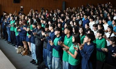 Más de 250 estudiantes prometieron lealtad a la Constitución Nacional en la ciudad