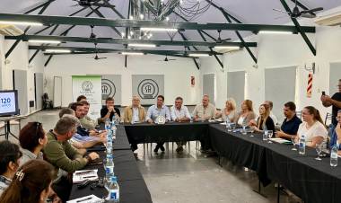 Reunión de la Sociedad Rural de Santa Fe, Calvo y autoridades locales en el dpto. San Cristóbal