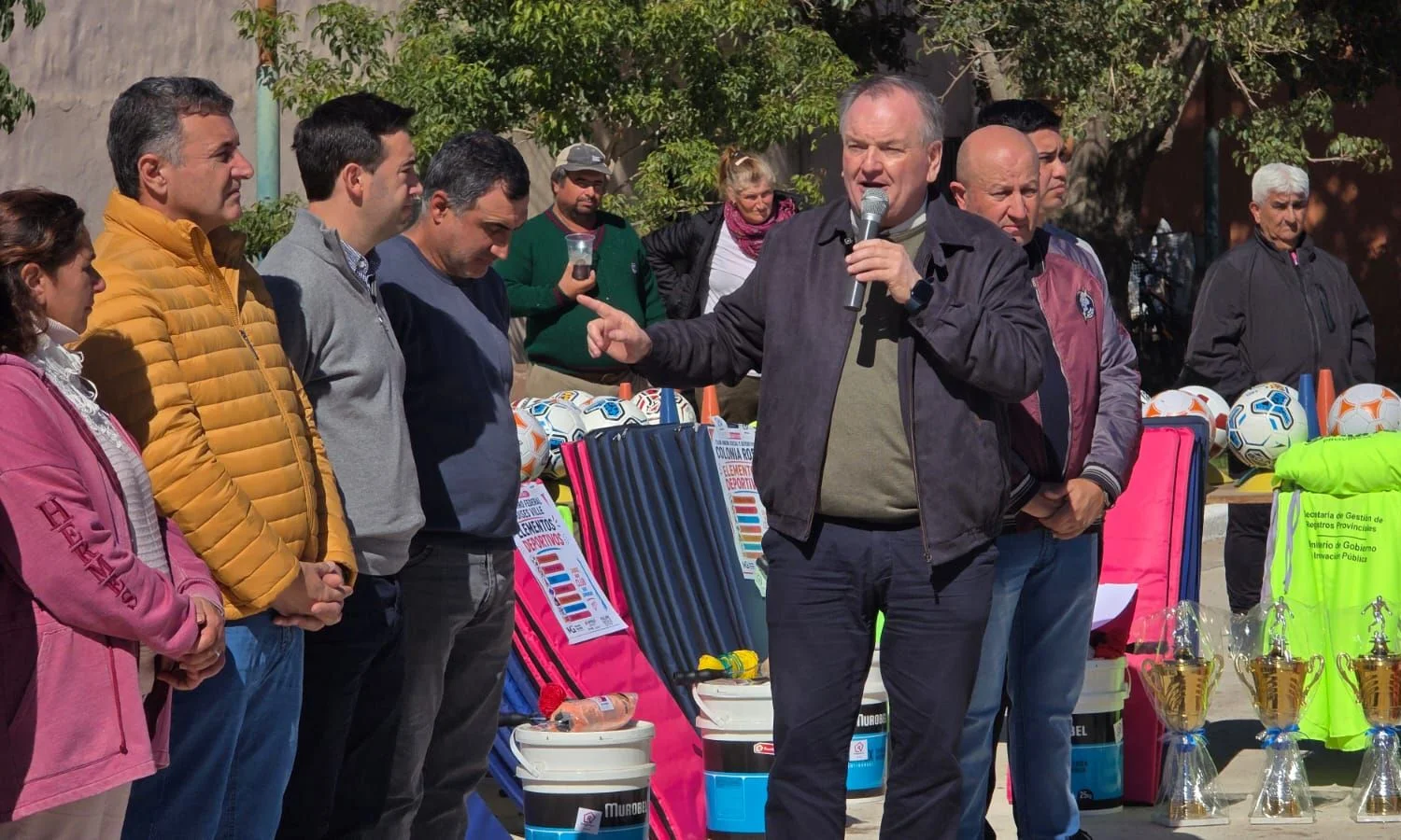 En Colonia Bossi se entregaron elementos deportivos en el marco de un multitudinario encuentro de Fútbol Infantil