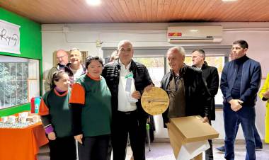 Calvo recorrió las instalaciones de los talleres Rupay en Sunchales