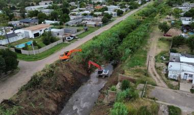Otra inversión histórica en obras hídricas: el gobierno de Pullaro licita la limpieza de canales troncales en zona centro de la provincia