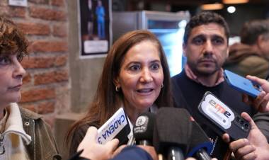 Sábado patrio en “Modo Revolución”: la Peatonal de Santa Fe se llena de actividades para acompañar al comercio