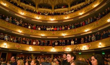 A sala llena, la Orquesta Sinfónica Provincial de Santa Fe engalanó la víspera del 25 de Mayo