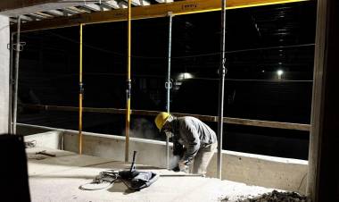 Arrancaron los trabajos nocturnos: Provincia acelera la construcción del Estadio Multipropósito del CARD para los Juegos Suramericanos