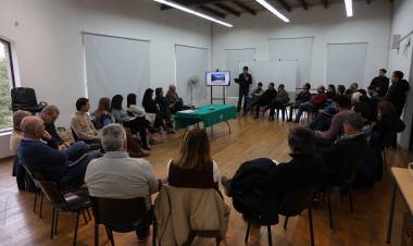 Poletti encabezó una nueva reunión con vecinalistas del distrito Centro