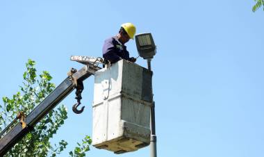 El recambio integral de luminarias led avanza en tres barrios de la ciudad durante junio