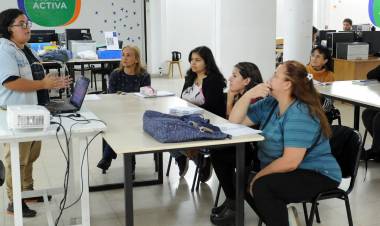 Capital Activa fortalece la formación digital con un ciclo de capacitaciones junto a Escuela Play