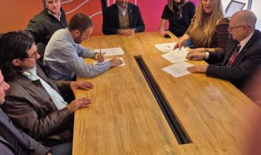 Las Regionales santafesinas de la UTN firmaron un acuerdo de vinculación tecnológica con la provincia en Agroactiva