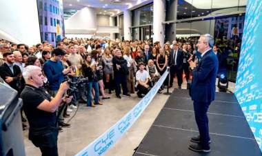 Javkin celebró la apertura de la concesionaria BYD-Neostar y ratificó el impulso a la movilidad eléctrica en la ciudad