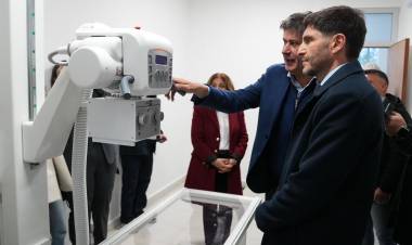 Pullaro inauguró el Hospital Samco de Funes: “En el momento más duro de la economía, cuando otros cortaban la obra pública para pagar salarios, en Santa Fe la multiplicamos”