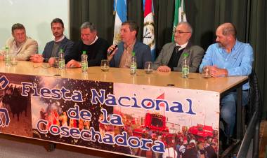 Calvo participó del lanzamiento de la Fiesta Nacional de la Cosechadora