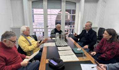 Rabbia y De Ponti se reunieron con jubilados y cuestionaron la falta de respuestas del gobierno provincial ante los reclamos previsionales