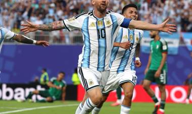 Otro golazo de Messi y un hat-trick inolvidable ante Argelia