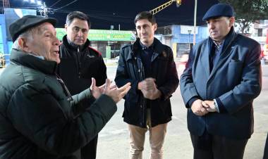 Facundo Zuviría brilla más: Inauguraron 12 cuadras de guirnaldas lumínicas para potenciar el comercio local