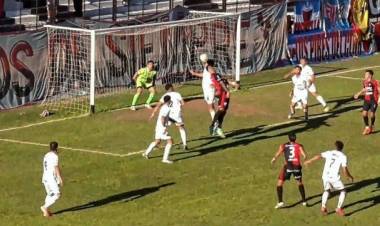 Colón defraudó en Resistencia, cayó ante el peor equipo de la zona y volvieron las dudas