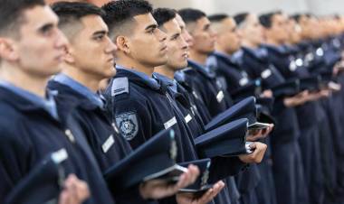 Santa Fe quiere sumar 1.400 nuevos policías y ofrece becas de hasta 500.000 pesos para la formación