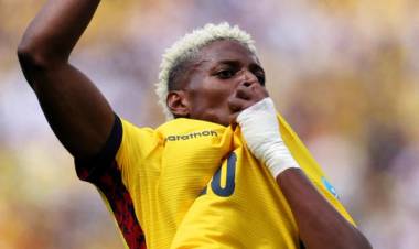 Ecuador hace historia, vence a Alemania y se mete en 16avos. de final