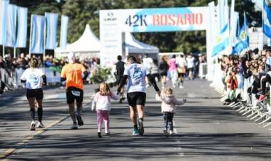 Agenda deportiva: se corre una nueva edición de la tradicional Maratón Internacional de la Bandera