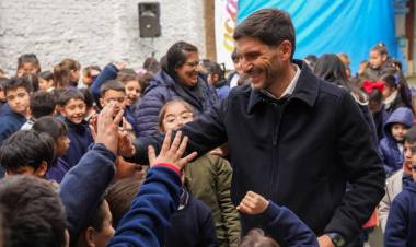 Vax Team: el gobernador Pullaro encabezó una nueva jornada de la campaña de vacunación infantil que es única en todo el país