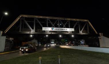 Se inauguró la nueva iluminación del Puente Negro en Avenida Aristóbulo del Valle