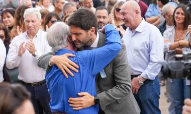 Pullaro participó de la entrega de 68 viviendas de UPCN en la ciudad de Santa Fe