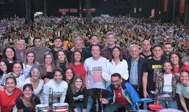 Desde Rosario, el Socialismo se mostró fuerte y en carrera de cara al 2027