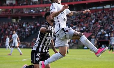 Colón no reacciona, perdió de nuevo contra el último y volvió a irse silbado