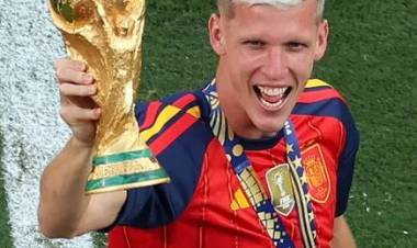 Dani Olmo cruzó a Ayala tras el conflicto durante el Mundial: “Está faltando a la verdad”