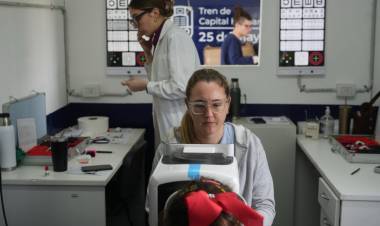 Santa Fe Acá y el Tren de Capital Humano acercan servicios gratuitos a miles de vecinos en la Estación Belgrano
