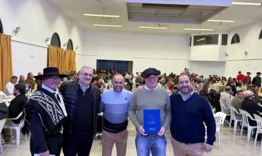 Calvo presente en la peña de celebración del 76 anivcersario del Bochin Club y el Festival de Coplas de Angélica