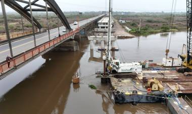 Nuevo Puente Carretero: la Provincia continúa el pilotaje en el cauce del Río Salado y la estructura llega al 55 ?avance