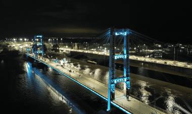 El puente Colgante volvió a lucir su iluminación al 100%