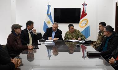 Se firmó un convenio para remover los embalsados de la Laguna Setúbal