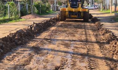 La Municipalidad reacondiciona calles de Alto Verde y Colastiné Sur para mejorar la transitabilidad 