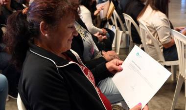 “La Escuela Municipal de Emprendedores llega a las Estaciones San Lorenzo y Villa Hipódromo”