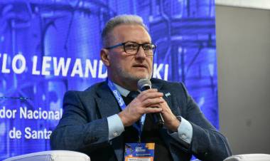 Lewandowski: "No alcanza solo con extraer; necesitamos una industria nacional que produzca y genere empleo"
