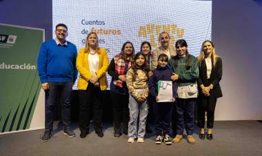 Feria del Libro: la Municipalidad presentó las antologías escritas por niños y jóvenes
