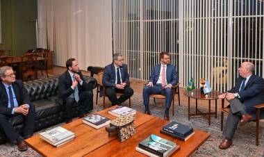 Diputados argentinos se reunieron en Itamaraty con el canciller de Brasil Mauro Vieira