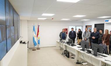 La Unidad Penitenciaria de Recreo incorpora monitoreo con inteligencia artificial, reconocimiento facial e identificación de voz para controlar llamadas