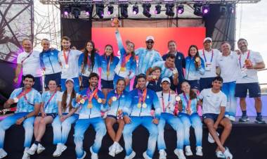 Una medalla dorada impulsada por la amistad: Las Carpinchas celebraron el primer puesto en K4 500m del Canotaje