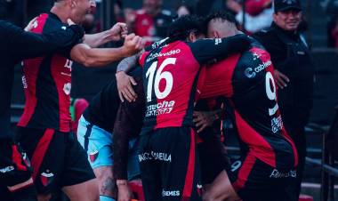 Colón jugó bien y logró un triunfazo ante Estudiantes (BA)