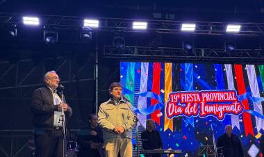 Calvo presente en la fiesta provincial "Día del Inmigrante" en Colonia Clucellas