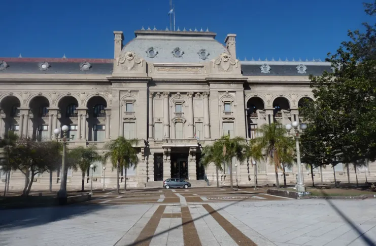 Santa Fe cobró $ 110.000 millones de Nación por el déficit previsional y cerró la mayor compensación de su historia